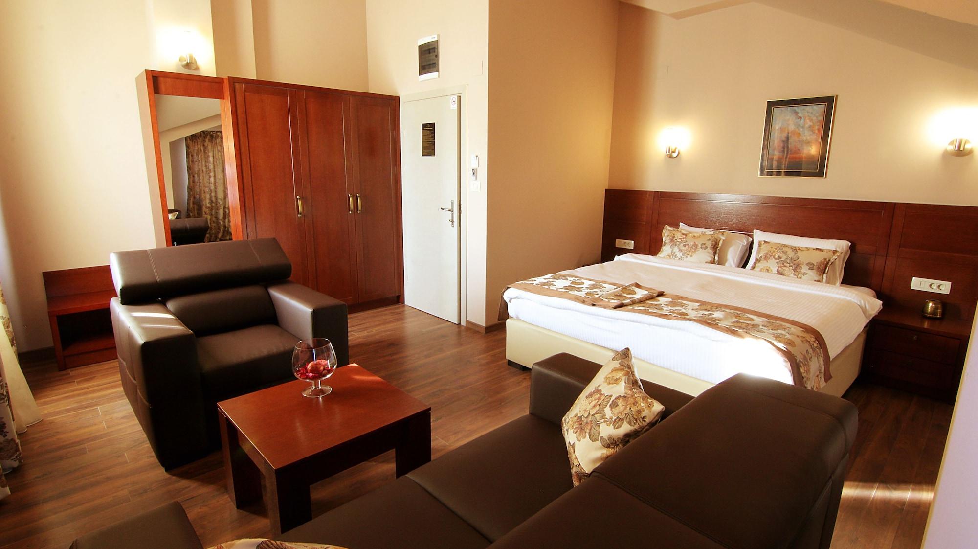 Hotel Vlaho Skopje Bagian luar foto
