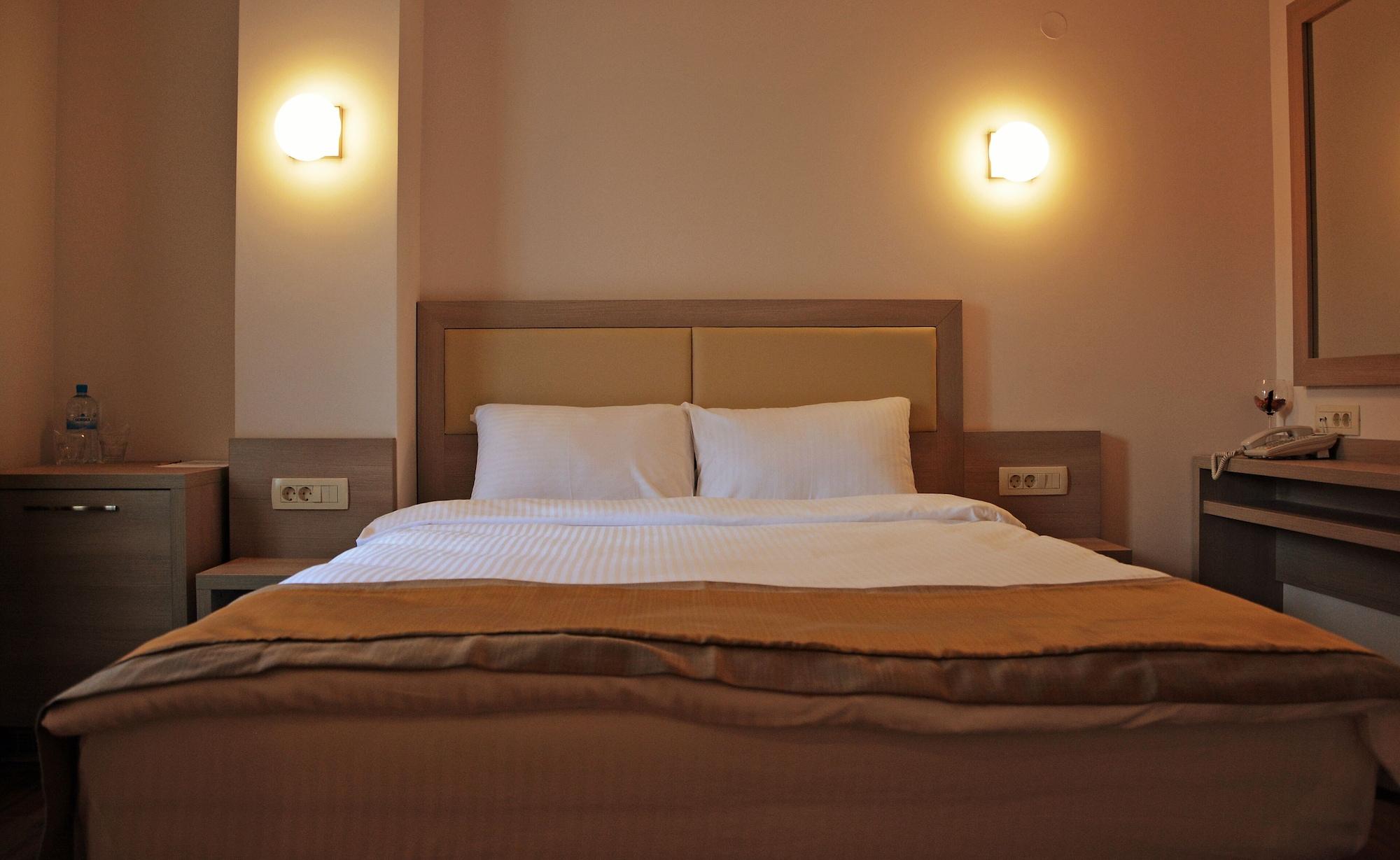 Hotel Vlaho Skopje Bagian luar foto