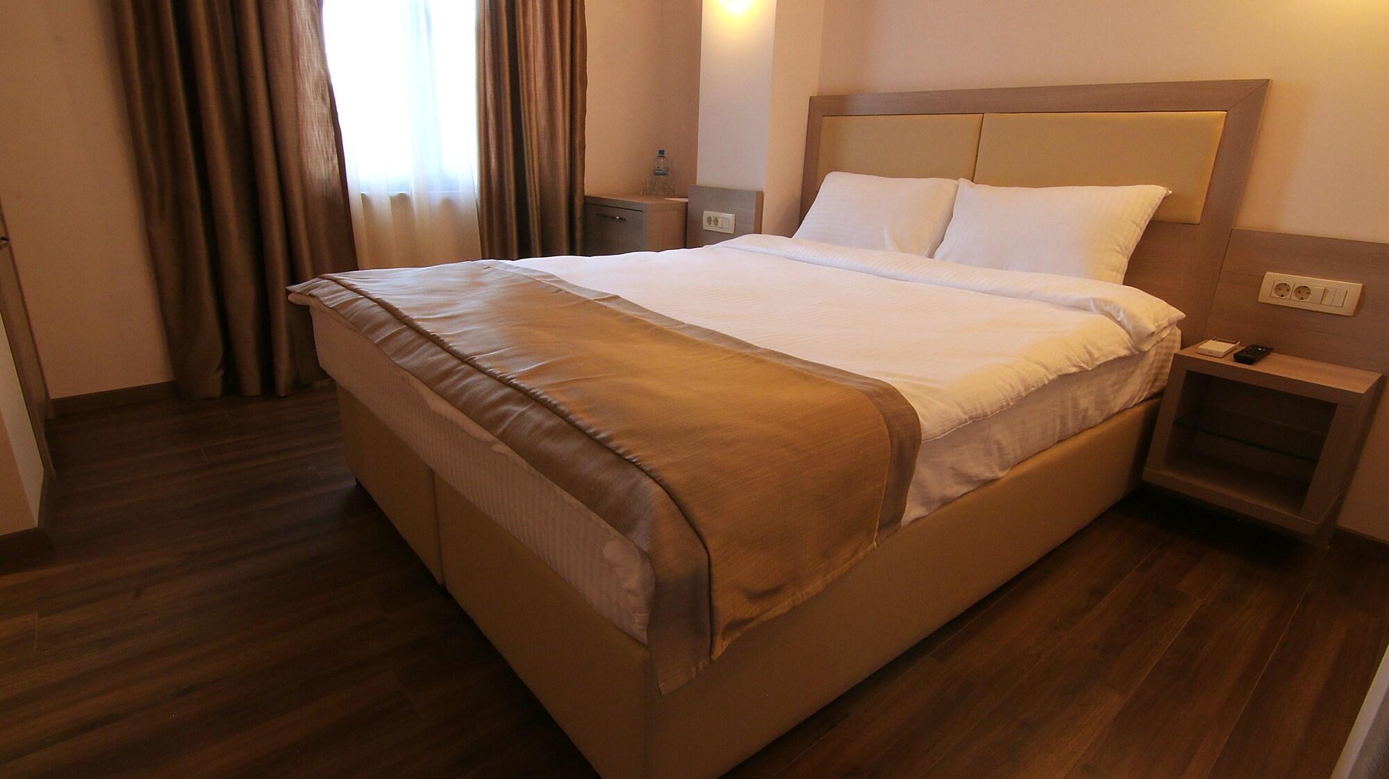 Hotel Vlaho Skopje Bagian luar foto