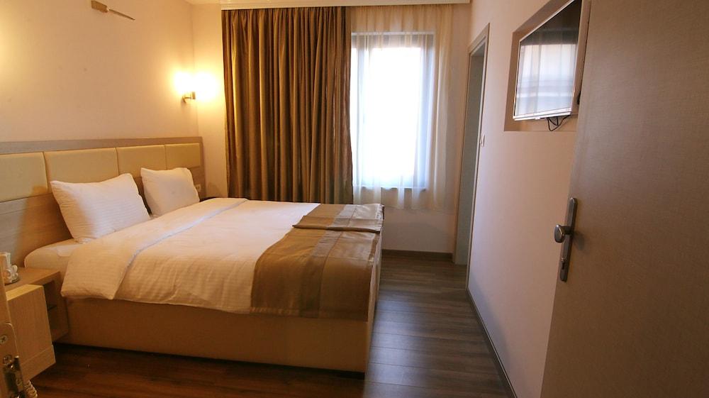 Hotel Vlaho Skopje Bagian luar foto