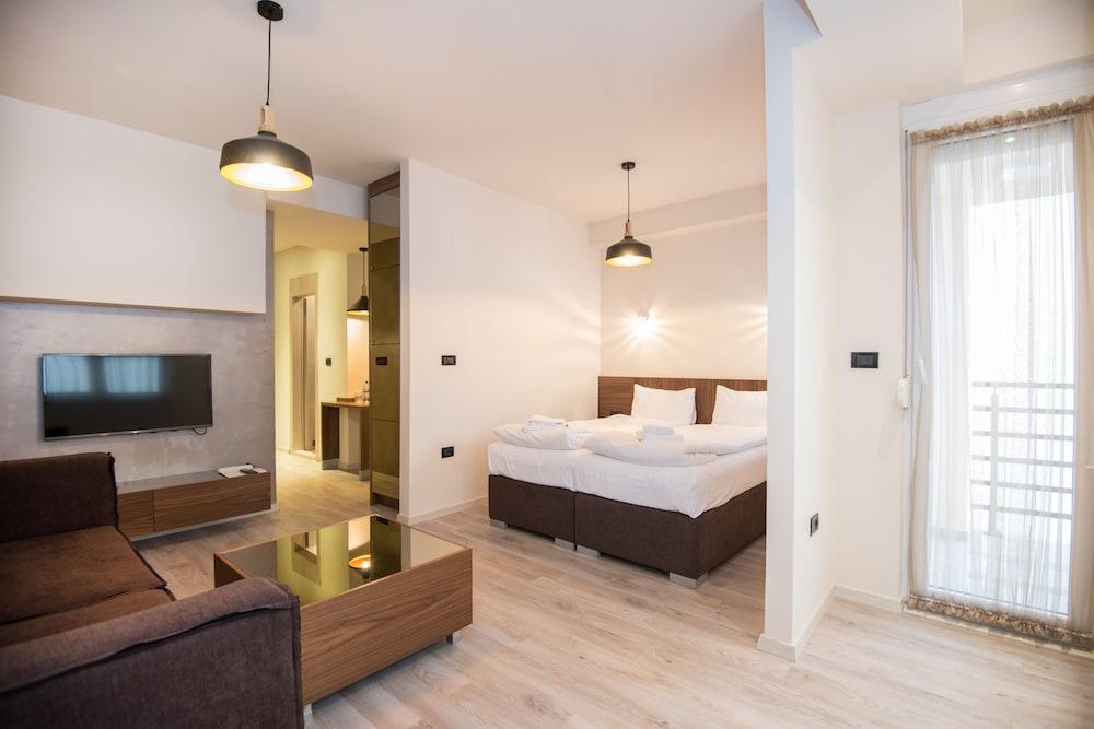 Hotel Vlaho Skopje Bagian luar foto