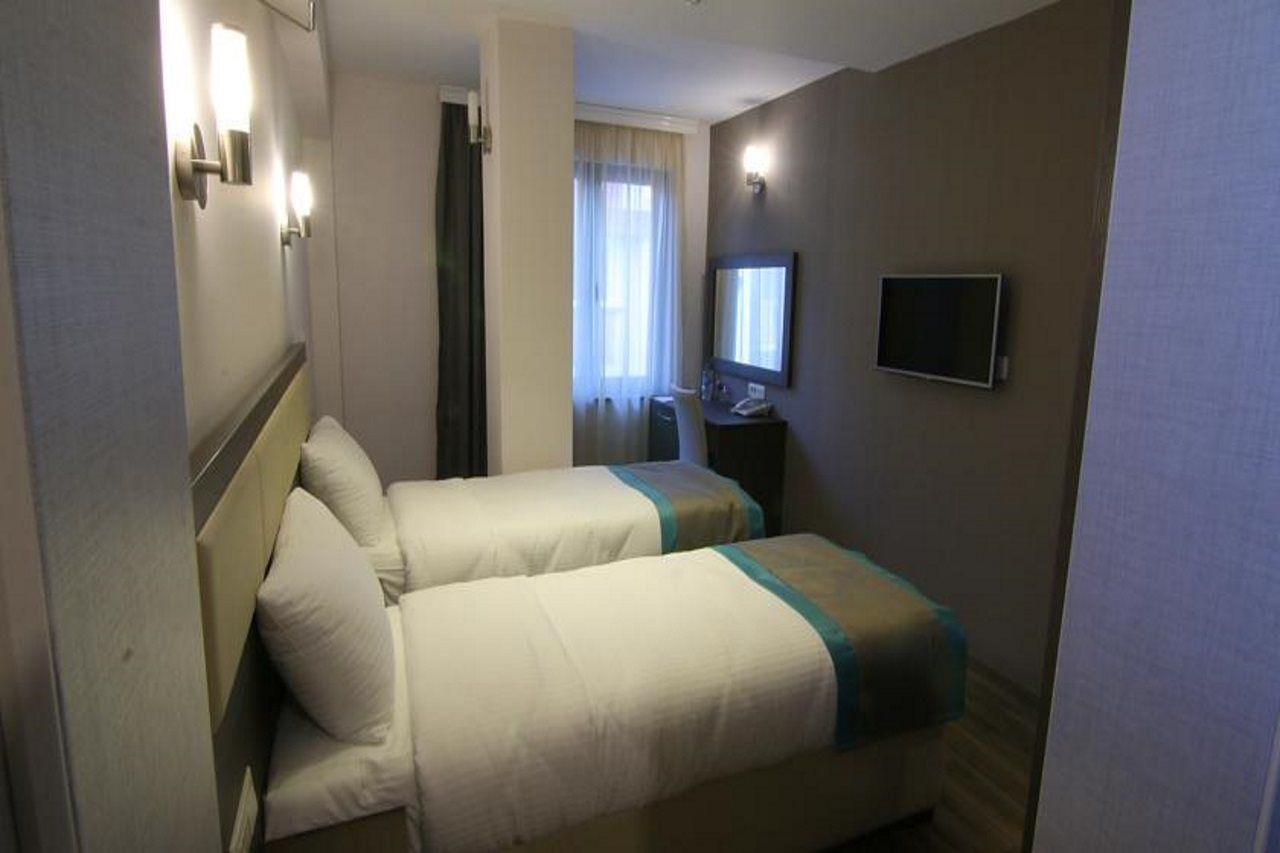 Hotel Vlaho Skopje Bagian luar foto