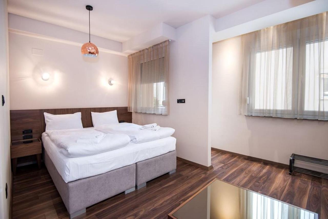 Hotel Vlaho Skopje Bagian luar foto