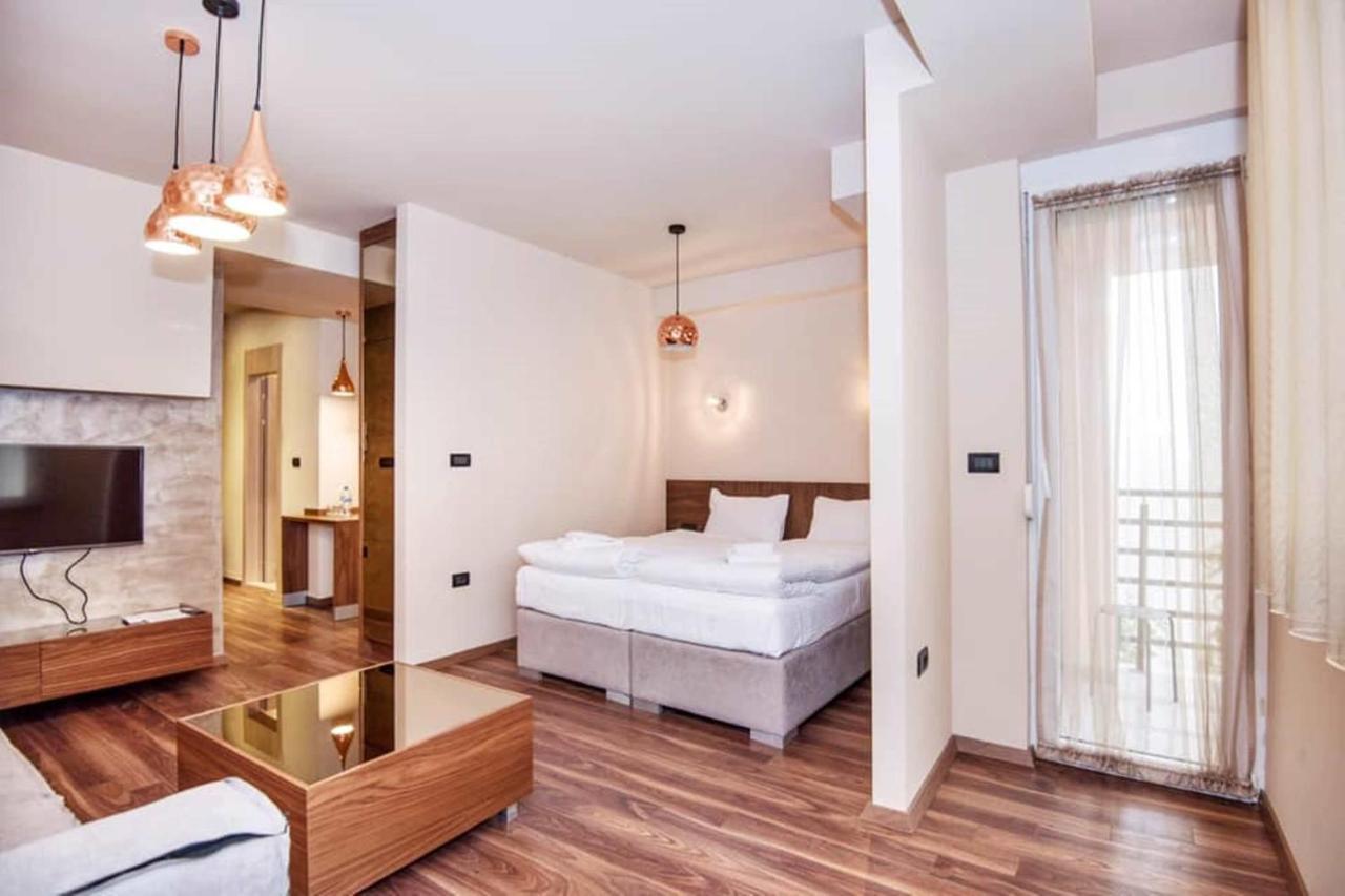Hotel Vlaho Skopje Bagian luar foto