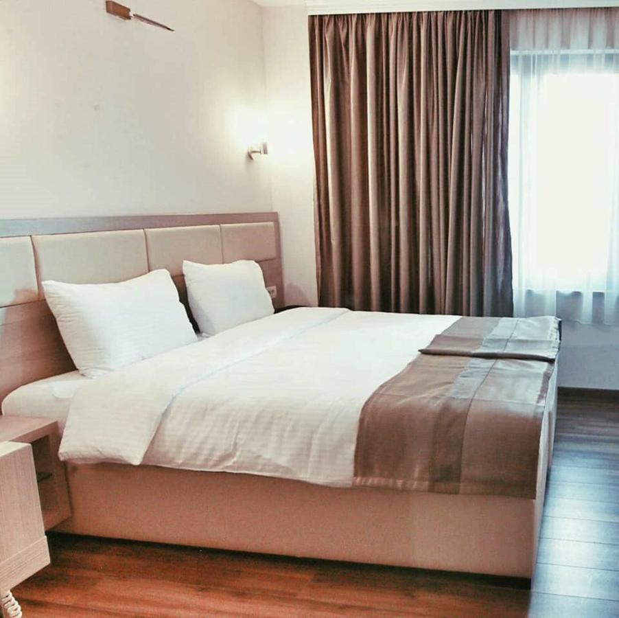 Hotel Vlaho Skopje Bagian luar foto