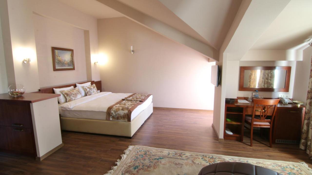 Hotel Vlaho Skopje Bagian luar foto