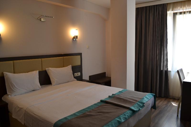 Hotel Vlaho Skopje Bagian luar foto